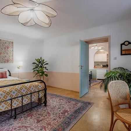Mikolajska Apartment 2-3